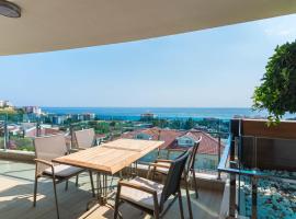 Splendid Home with Shared Pools and View near Beach and City Center in Alanya，位于Toslak的酒店
