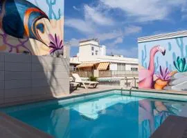 Apartamentos Mayal con Piscina