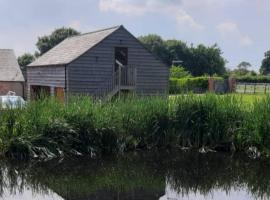 Swallows Retreat: A Country Loft Apartment，位于Hargrave比斯顿城堡附近的酒店