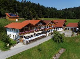 Berggasthof-Pension Seminar- und Tagungshaus Menauer，位于Grandsberg的住宿加早餐旅馆