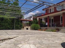 Apartmani Tomovic，位于苏托莫雷的酒店