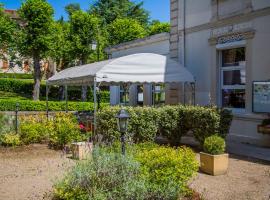 Hôtel des Thermes，位于波旁拉尔尚博的酒店