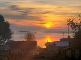 Stoneburg Cove Cottages，位于Carrying Place的住所