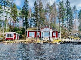 "Talludden" by the lake Årydssjön,，位于Furuby的度假屋