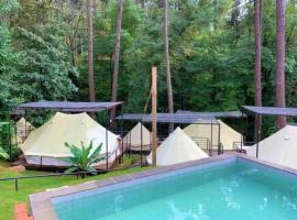 Glamping Rio Valle de Bravo，位于巴耶德布拉沃的豪华帐篷