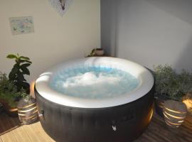 Studio tout confort avec son jacuzzi，位于圣路易斯的公寓