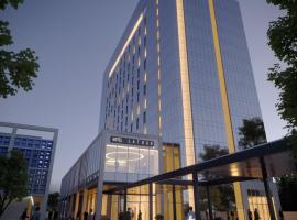 Hotel La Tour，位于米尔顿凯恩斯的酒店