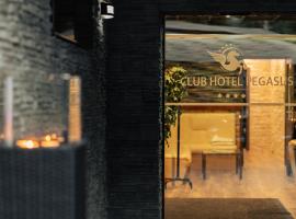 Club Hotel Pegasus，位于Tiszaug的酒店