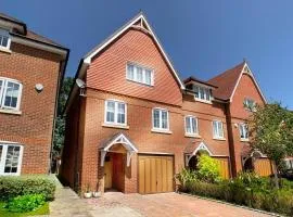 Maidenhead, Leander - 3 Bedroom - Parking & Garden