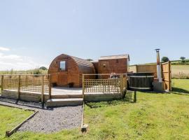 Embden Pod at Banwy Glamping，位于威尔斯浦的度假屋