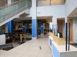 Holiday Inn Express & Suites - Aurora Medical Campus by IHG，位于奥罗拉的酒店
