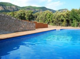 Villa in L'Espunyola Sleeps 16 with Pool，位于L'Espunyola的酒店