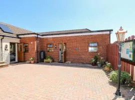 3 The Stables