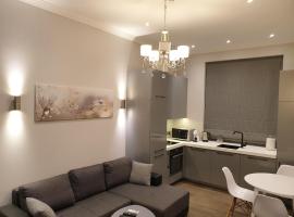 MARBEO 5 Star Luxury Suites - Peldu，位于利耶帕亚加尼斯卡斯特广场附近的酒店