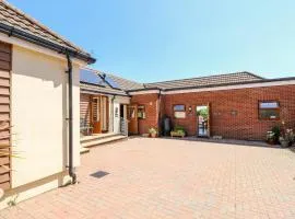 2 The Stables