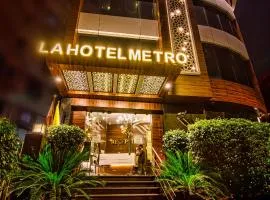 La Hotel Metro near BKC