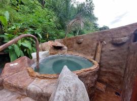 Villa privada con Jacuzzi Herradura Jaco，位于赫拉多拉的酒店