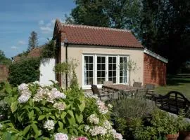 Field Cottage Bed and Continental Breakfast