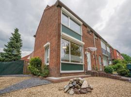 Terraced house in Kerkrade with a garden，位于凯尔克拉的度假短租房