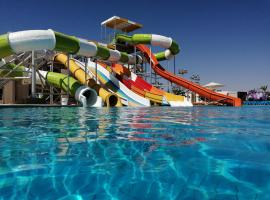 New Eagles Aqua Park Resort，位于赫尔格达的酒店