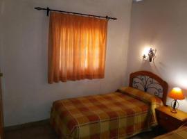 Room in Guest room - Casa El Cardon A2 Buenavista del Norte，位于布埃纳维斯塔德尔诺尔特的酒店