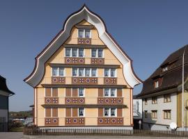 Blattenheimat - im traditionellen Appenzeller Haus，位于阿彭策尔的带停车场的酒店