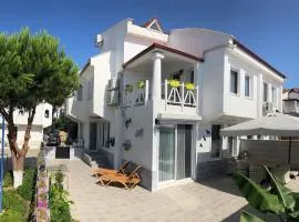 Villa Blue By The Pool, Near Sea