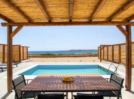 Cato Agro 3, Seafront Villa with Private Pool，位于卡尔帕索斯机场 - AOK附近的酒店
