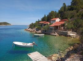 Sea side house for two in a wilderness，位于维斯的酒店