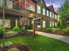 The Blowing Rock Manor，位于布洛英罗克山的酒店