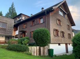 Bauernhaus am Pfänderhang mit Seeblick，位于洛豪的酒店