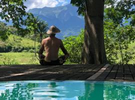 Guest House Fazenda do Francês & Culinária Francesa，位于卡舒埃拉斯迪马卡库的住宿加早餐旅馆