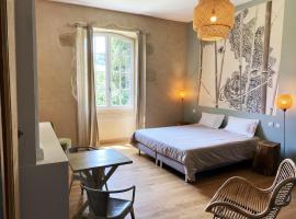 Le Château de Camille，位于Saint-Jean-le-Comtal的酒店