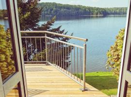 Ferienhaus SeeWaldMeer am Pinnower See bei Schwerin，位于Pinnow的酒店