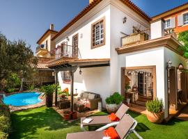 DELUXE VILLA BELLA VITA AIR CON & HEATED POOL, Tenerife South，位于夏约法的酒店