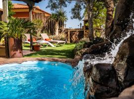 DELUXE VILLA BELLA VITA AIR CON & HEATED POOL, Tenerife South，位于夏约法的酒店