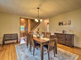 Penn Yan Escape with Yard, 1 Mi to Keuka Lake!，位于彭延的酒店