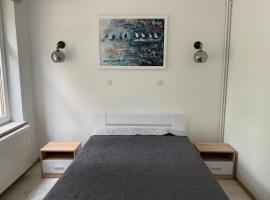 Apartamenty Stacja，位于雷谢尔雷斯泽尔城堡附近的酒店