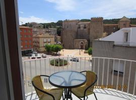 Hotel Apartaments Gesòria Porta Ferrada，位于桑特费柳德吉克索尔斯的酒店
