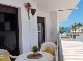 LA PITA- Terraza con vistas al mar & parking, a 1 min de la playa，位于卡沃内拉斯的豪华酒店