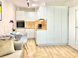 City Centre Bright & Cozy Apartment for 4 persons