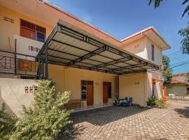 RedDoorz Syariah near RS Harapan Bunda Banda Aceh，位于Geutieue的酒店