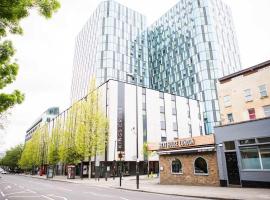 Studios, Apartments and Private Bedrooms with Shared Kitchen at Chapter Kings Cross in London，位于伦敦的酒店