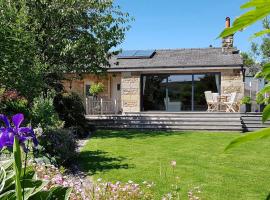 Stone Mouse Cottage，位于Harrop Fold的酒店