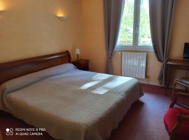 HOTEL DE LA NAUZE，位于Sagelat的酒店