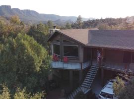 Elkwood Lodge Star Valley Cabin with Hot Tub，位于佩森的酒店