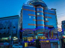 Airport Hotel，位于加德满都特里布万国际机场 - KTM附近的酒店