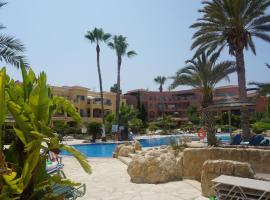 Limnaria Gardens Paphos, near beach，位于Paphos的酒店