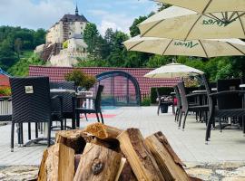 UniqHotel Česky Šternberk，位于捷克施特恩贝克的酒店