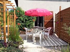 Le Gîte du Chat Nature et Calme à la campagne，位于Villeneuve-de-Marc的酒店